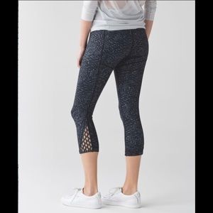 Lululemon True Self Crop II Sz 4